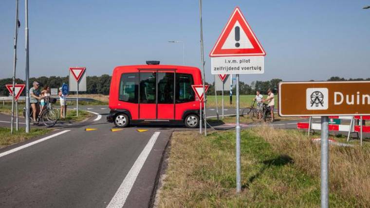 Zelfrijdend busje in Appelscha nu al van de weg gehaald